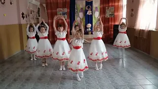 Коллектив: "Калейдоскоп"-  танец "Богомолица"