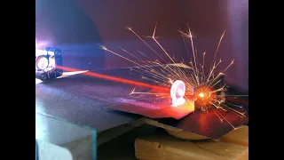 Самодельный лазер прожигает металл...A homemade laser burns through metal...