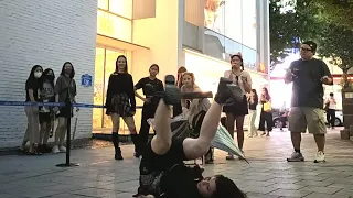 WEDNESDAY. BLACK MIST: OLGA. ATTRACTIVE ACROBATIC BUSKING. HONGDAE STREET.