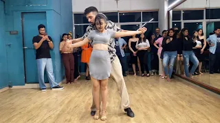 Raghav & Zohra | Bailando Bachata- Chayanne | Bachata Sensual