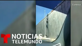 Captados varios inmigrantes cruzando la frontera por encima del muro | Noticias Telemundo