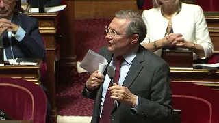 Droit à l’avortement dans la Constitution : "inefficace" et "inutile" pour Philippe Bas