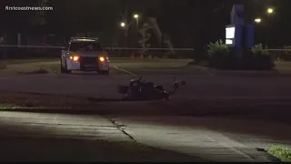 1 dead in motorcycle crash in Rolling Hills area