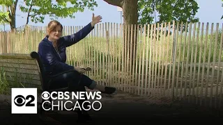 Suburban Chicago beach fence fight frustrates residents