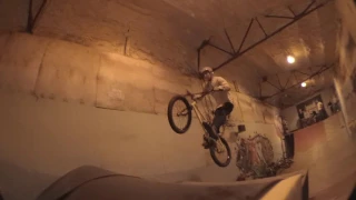 трюки на bmx, ангар, Андрей "Задрон" Усков 20161125