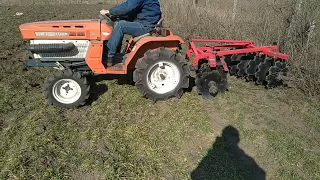 Kubota B1400 с дисковой бороной 2