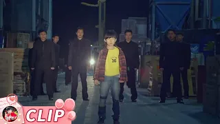 【CLIP】老师和舅舅被黑帮严刑拷打！ 林秋楠孤身前往挑战黑老大《#龙拳小子》/ Dragon poing enfant（刘芮麟 / 林秋楠 / 童飞）【1080P FR SUB】