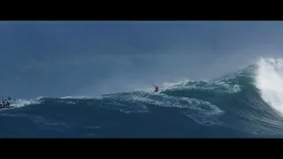 72 Feet and 4 Inches: Patri McLaughlin Rides Largest Kitesurfing Wave for the Guinness World Records