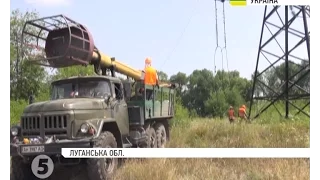 Ремонтники під захистом бійців 59 мотопіхотної бригади відновлюють опори ЛЕП