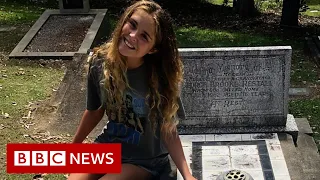 The 12-year-old Australian grave cleaner - BBC News