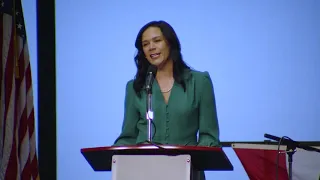 Yvonne Garcia Addresses New Citizens at the JFK Library