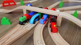 Поезда Деревянная Железная дорога - Под мостом - Видео для детей про машинки игрушки