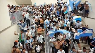 Hinchas argentinos no se van del estadio en San Petesburgo