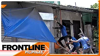 Mga nakaharang na gamit sa bangketa, hinakot ng MMDA | Frontline Pilipinas