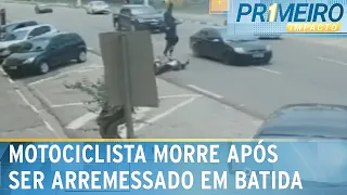 Motociclista morre após colidir com carro e ser arremessado | Primeiro Impacto (27/10/23)