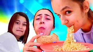 Ayşe,  Asu Ela ve Sevcan ile Challenge! Elleri bağlı yemek yeme yarışması! Komik video!