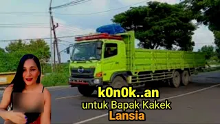 Wisata Jajanan Specialis Lansia Petani Desa Pakah Gandul Tuban dan Parkiran Truk Jalur Babat Tuban.