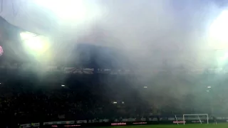 Футбол фанаты/Football fans wiring fireworks