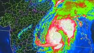 Powerful cyclone slams India's east coast