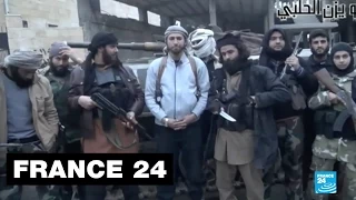 Au péril de sa vie, une Syrienne filme dans la capitale des jihadistes de l'EI