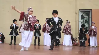 Enver Çelik İlkokulu 3B Sınıfı Kafkas Oyunu Gösterisi Şeyh Şamil Azeri Dans (Caucasus Dance Show)