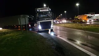 Водитель компании Hegelmann потерял полуприцеп / A Hegelmann driver lost a semi-trailer