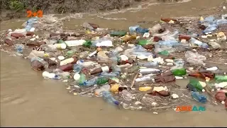 В Венгрию по реке Тиса сплавился украинский мусор