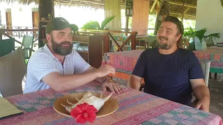 Wazungu waswahili wakutana Aluna beach resort Zanzibar. Filipo RasMzungu na Bongo Zozo wapiga stori!