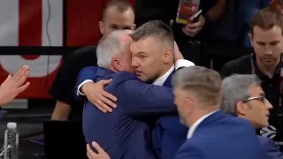 Sarunas Jasikevicius and Zeljko Obradovic hug after the semifinal