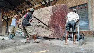 Durian wood from the roban base sawed from boards for the Dubai Sultan's tree house for 350 million