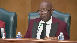 Houston Mayor Sylvester Turner presides over last city council meeting