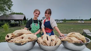 ДЕРЕВЕНСКИЕ ДЕВЧОНКИ НЕ БОЯТСЯ РАБОТЁНКИ / ДЕВУШКИ КРАСАВИЦЫ ХОЗЯЮШКИ УМЕЮТ ВСЁ !