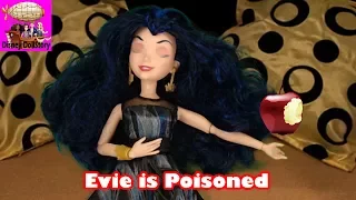 Evie is Poisoned - Part 1 - Whodunnit Island Mystery Descendants Disney