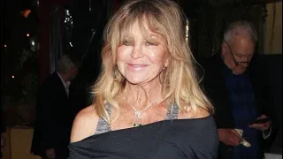 Goldie Hawn, 74, Busts A Move To ‘Hey Ya!’ While Washing Dishes In Fun Clip — Watch