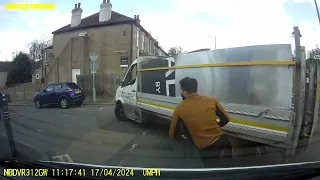 Road rage gypsy smashing my mirror LONDON