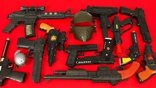 TOY GUNS COLLECTION - BLACK MASK AND WEAPONS