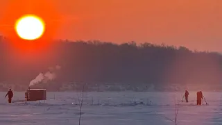 ЖИВУ В ДОМИКЕ НА ЛЬДУ. РЫБАЛКА В СИБИРИ.