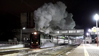 Паровоз П36-0120 с туристическим поездом отправляется со станции Владимир.