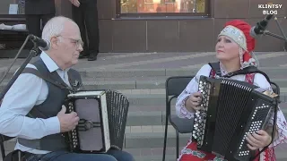 Попурри мелодий военных лет для гармони и баяна.