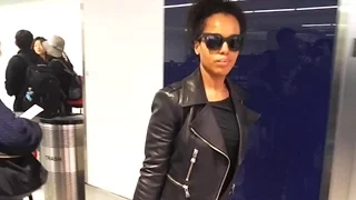 Scandal Star Kerry Washington Rocking "The Negan" At LAX