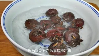 原来马蹄去皮这么容易，一根牙签就搞定，3秒一个，方法太棒了