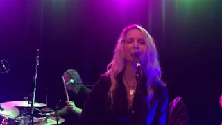 U2 - With Or Without You (Cover by Sarah Smith Band Live in Netherlands)