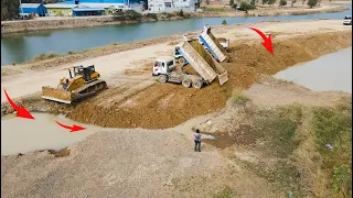 Good Activity Incredible With Power Dozer Komatsu D60p push land in water build road canal