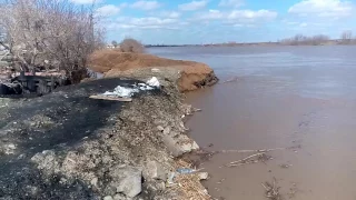 Река Жабай (Джабай), вид с плотины (насыпь).  16 апреля 2017 года