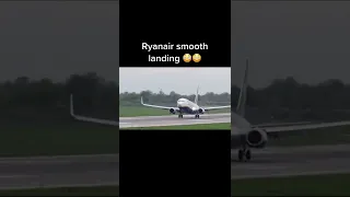 Ryanair smooth landing 😲 #shorts