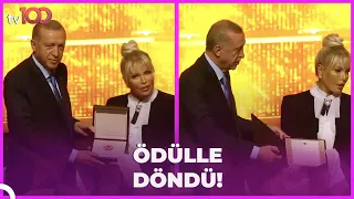 Sağlığına kavuşan Ajda Pekkan Cumhurbaşkanı Kültür ve Sanat Büyük Ödülleri Töreni'nde...