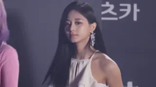 181106 트와이스 (TWICE) 레드카펫,인터뷰 어깨드러낸 드레스입은 [쯔위] Tzuyu 4K 직캠 Fancam (지니뮤직어워즈 MGA) by Mera