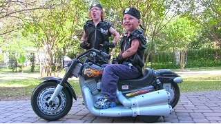 Power Wheels Harley Davidson Ride On Kids Motorcycle - Unboxing and Riding