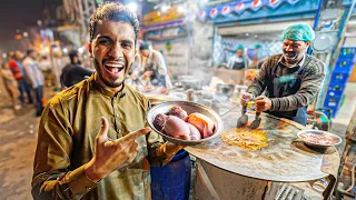 Tasting STREET FOOD in PAKISTAN 🇵🇰