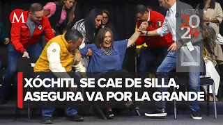 Xóchitl Gálvez no se deja intimidar tras tropezar durante su discurso